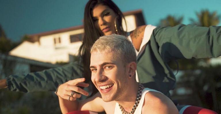 Leo Picon fica de pegação com Pocah em vídeo de nova música