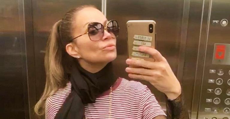 Solange Almeida esbanja corpo impecável com look transparente e sensual