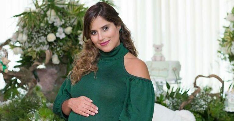 Camilla Camargo compartilha primeira foto com seu filho Joaquim