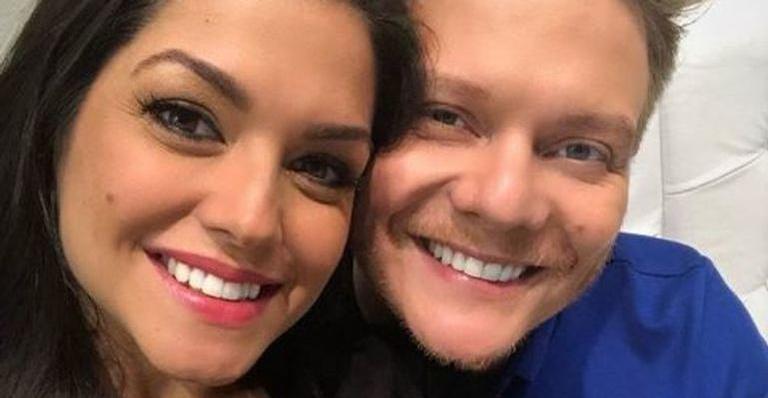 Thaís Fersoza e Michel Teló são flagrados fazendo compras no shopping com os filhos