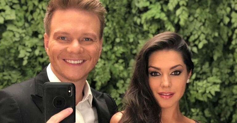 Casalzão! Michel Teló surpreende Tatá Fersoza ao descer do palco e dar beijão no meio do show