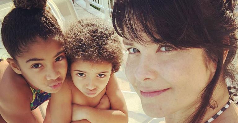 Samara Filippo posta foto das filhas bebês e encanta seguidores
