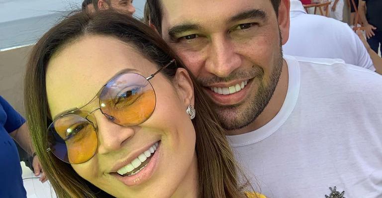 Solange Almeida posa ao lado do marido e se declara: ”Aprendi a amar seus defeitos”