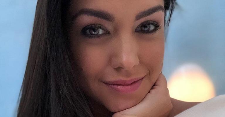 Thais Fersoza relembra cabelo inusitado de quando tinha 16 anos: ”Não era peruca viu”