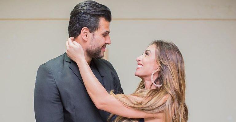 Após vencerem reality, Nicole Bahls e Marcelo Bimbi ganham festa surpresa