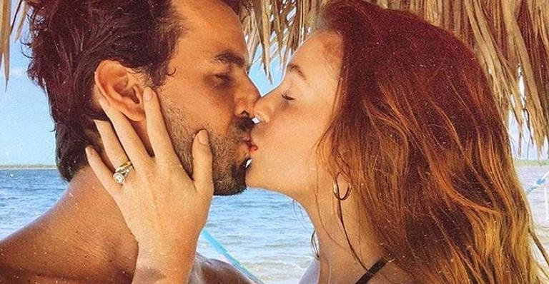 Marina Ruy Barbosa relembra momento íntimo e romântico com o marido
