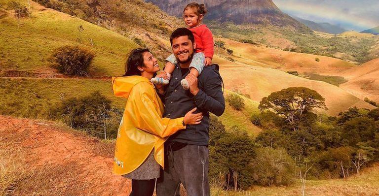 Filha de Bruno Gissoni e Yanna Lavigne encanta em clique após o banho