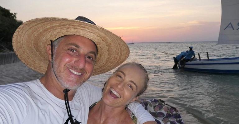 Luciano Huck e Angélica curtem instante a sós durante viagem na Grécia