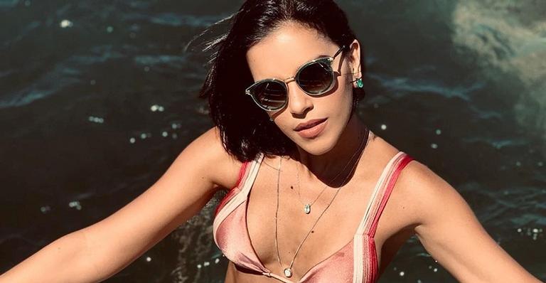 Mariana Rios surge extremamente ousada na piscina e agita seguidores