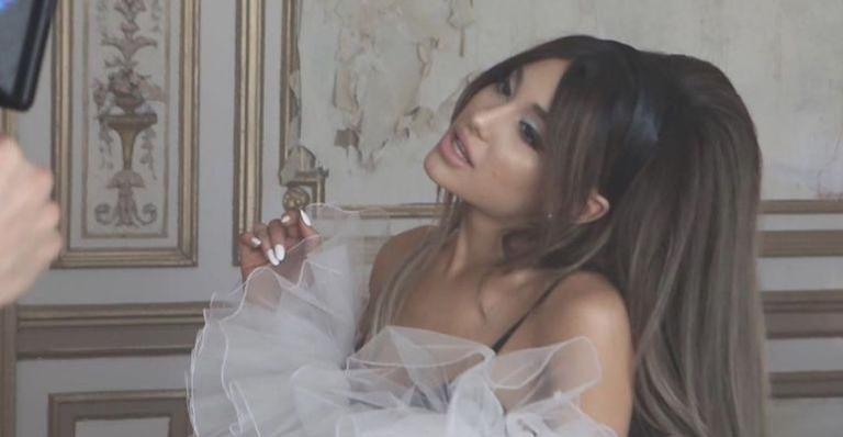 Ariana Grande faz piada com assassinato de miss mirim e vira alvo de crítica nas redes