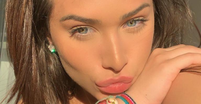 Pai de Flavia Pavanelli reclama de fotos sensuais da filha: ”Vai ficar de castigo”