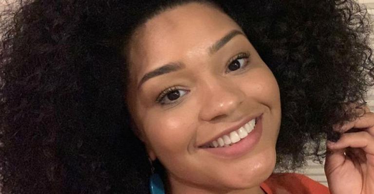 Juliana Alves relembra o cabelo na adolescência: ”Não sabia muito administrar”
