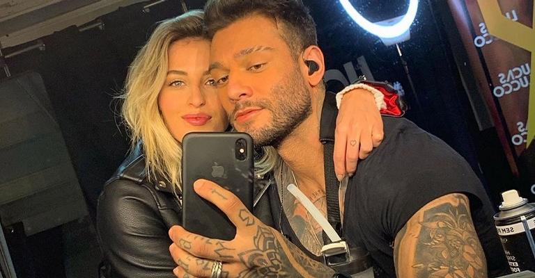 Lucas Lucco posa com noiva Lorena Carvalho, e manda recado: ”Seja fã da sua mina”