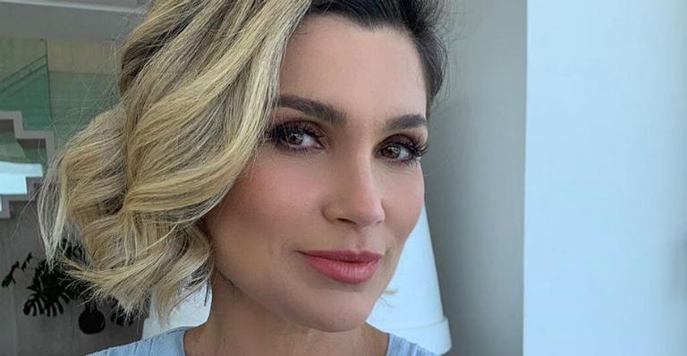 Flávia Alessandra surge com pote enorme de doces: ‘Foi meu café da manhã’