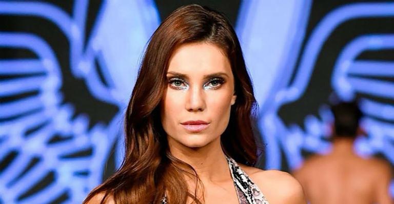 Top Júlia Pereira desfila na maior semana de Moda Praia do mundo