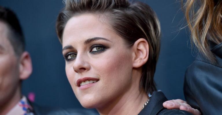Durante entrevista, Kristen Stewart revela conversar com fantasmas: “Eu falo com eles”