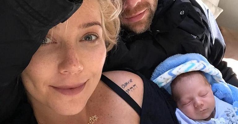 Luiza Possi comemora um mês de vida do pequeno Lucca: ”Nasci de novo”