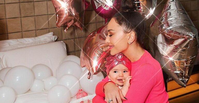 Após festinha, Sabrina Sato registra 8 meses de Zoe com fotos fofíssimas