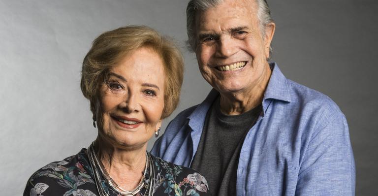 Tarcisio Meira e Gloria Menezes fazem rara aparição no aeroporto