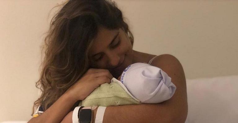 Camilla Camargo questiona mamães após dúvida: ”Não estou sabendo controlar”