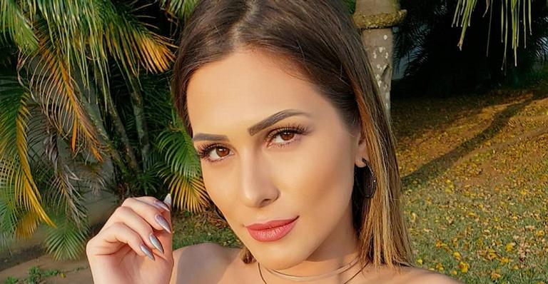 Lívia Andrade ousa em look para apresentar o Fofocalizando: ”E a parte de baixo?”