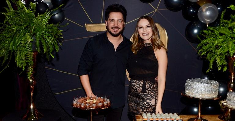 Thiago, da dupla com Thaeme, celebra 30 anos de idade com a presença de celebridades