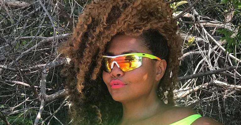 Gaby Amarantos posa completamente nua para comemorar seus 41 anos