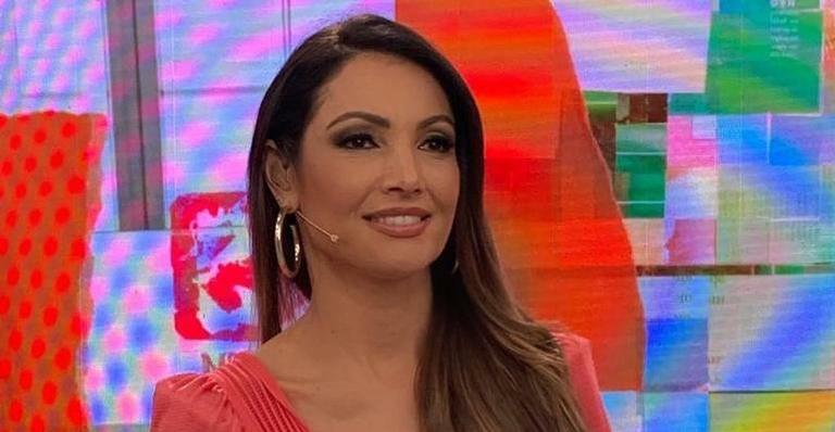 Substituindo Fátima Bernardes, Patricia Poeta fica sem graça ao ser pega de surpresa por idosa