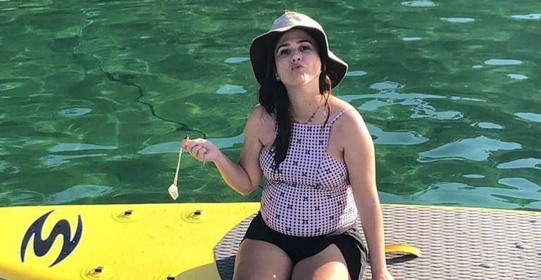 Grávida de 7 meses, Tatá Werneck impressiona ao mostrar pés inchados