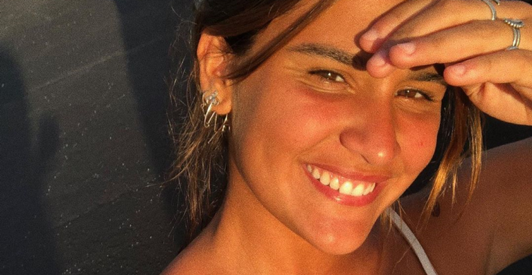 Giulia Costa exibe boa forma e bronzeado durante viagem no Caribe: ”O mar é lar pra mim”