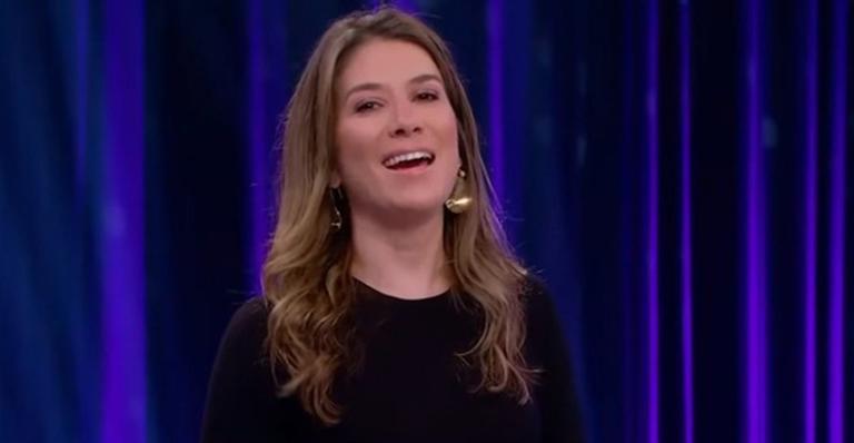 Rebeca Abravanel perde a linha e tem ataque de riso em programa no SBT