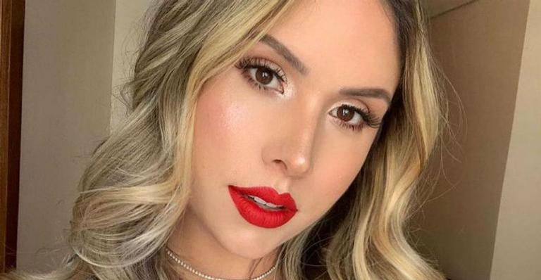 Thyane Dantas se diverte com filhos em parque aquático