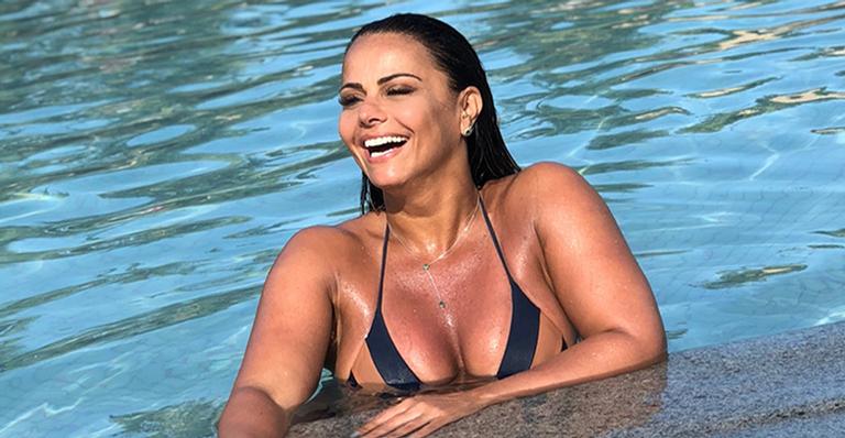Viviane Araújo e Lívia Andrade caem no samba juntas e exibem corpos esculturais