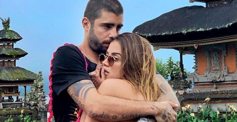 Anitta se revolta e dá resposta direta para fã que atacou Pedro Scooby: “Arrume um emprego pra ele”