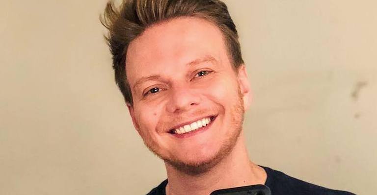 Michel Teló chama sobrinho de 9 aninhos para cantar com ele no palco e plateia vai ao delírio