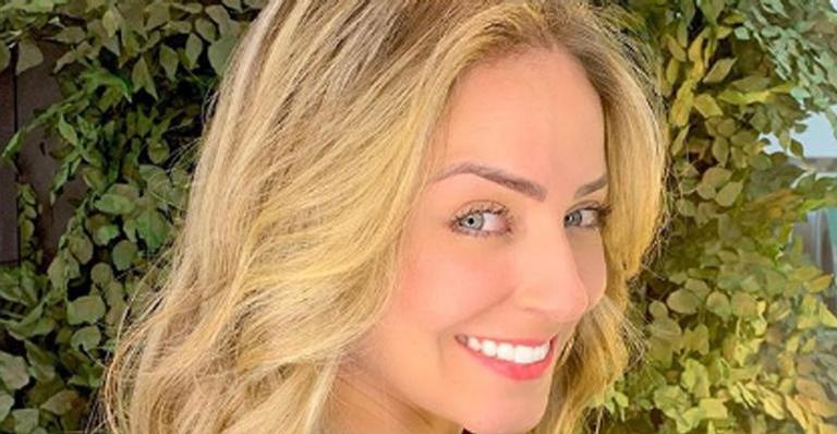 Ex-BBB Paula é homenageada pela Força Aérea Brasileira e desabafa sobre fama pós-reality