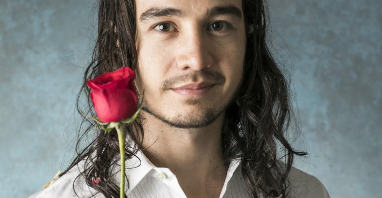 Após ‘sumir’ de novo, Tiago Iorc anuncia nova turnê pelo Brasil