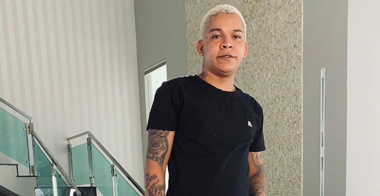 Aldair Playboy, do hit ‘Amor Falso’, confirma processo com ex-mulher e dá sua versão da história