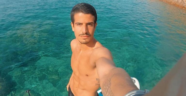 De férias na Itália, Enzo Celulari ostenta em iate de R$ 321 milhões