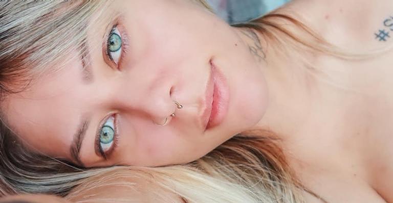 MC Bella encanta seguidores ao postar foto fofa da sua primeira filha