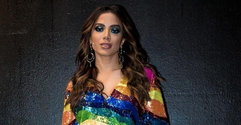 Fã detona roupa de Anitta e a cantora rebate: ”Também achei seus looks a coisa mais horrorosa”