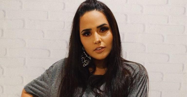 Após perder quase 20 quilos, Perlla exibe cintura finíssima e recebe cantadas