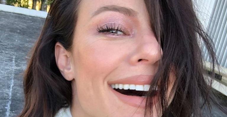 Paolla Oliveira publica foto com cara de sono e fãs disparam: ”Até assim é linda”