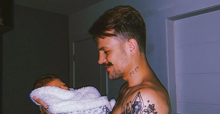 Saulo Poncio ganha ‘presente’ inusitado do filho e brinca com a situação