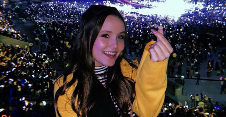 Larissa Manoela relembra infância em rede social: ”Mini Lari”