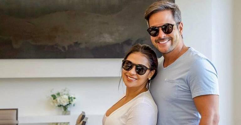 Volume na calça do marido de Simone viraliza e cantora brinca: ”Agora vocês me entendem”