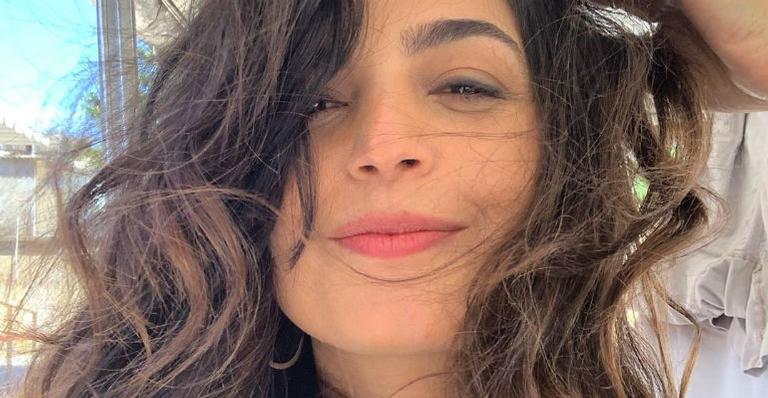 Emanuelle Araujo faz publicação de dar inveja: ”Minha bahia”