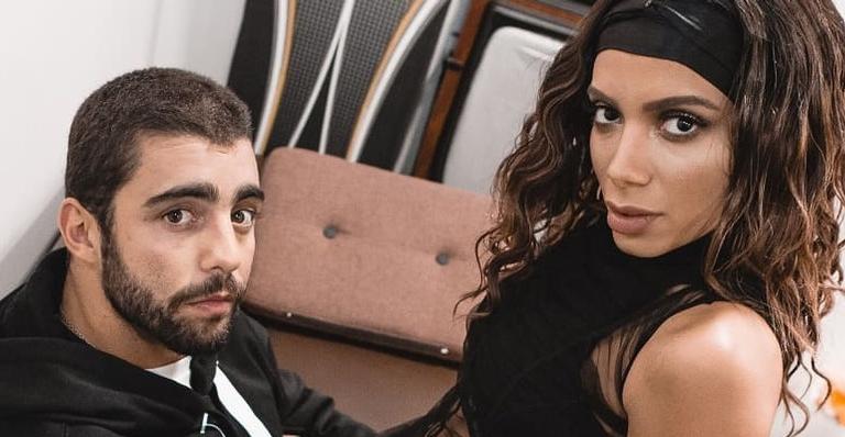 Anitta se junta aos filhos de Pedro Scooby e faz surpresa de dias dos pais e aniversário