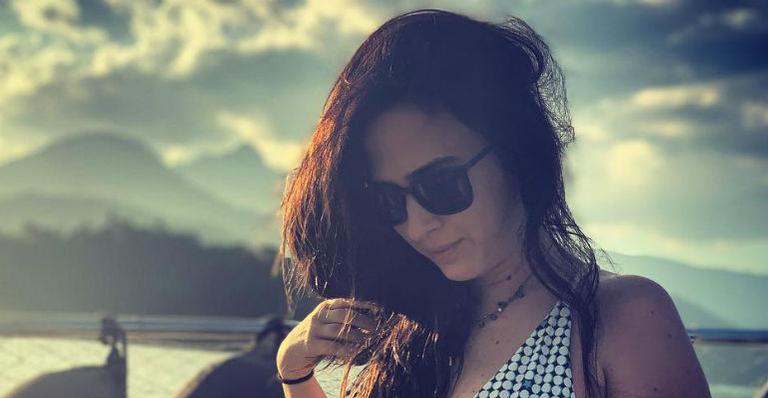 Grávida, Tata Werneck exibe barrigão nas redes e faz piada do cenário