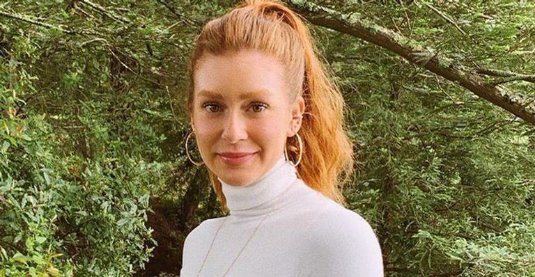Marina Ruy Barbosa solta a voz em casamento e dá show
